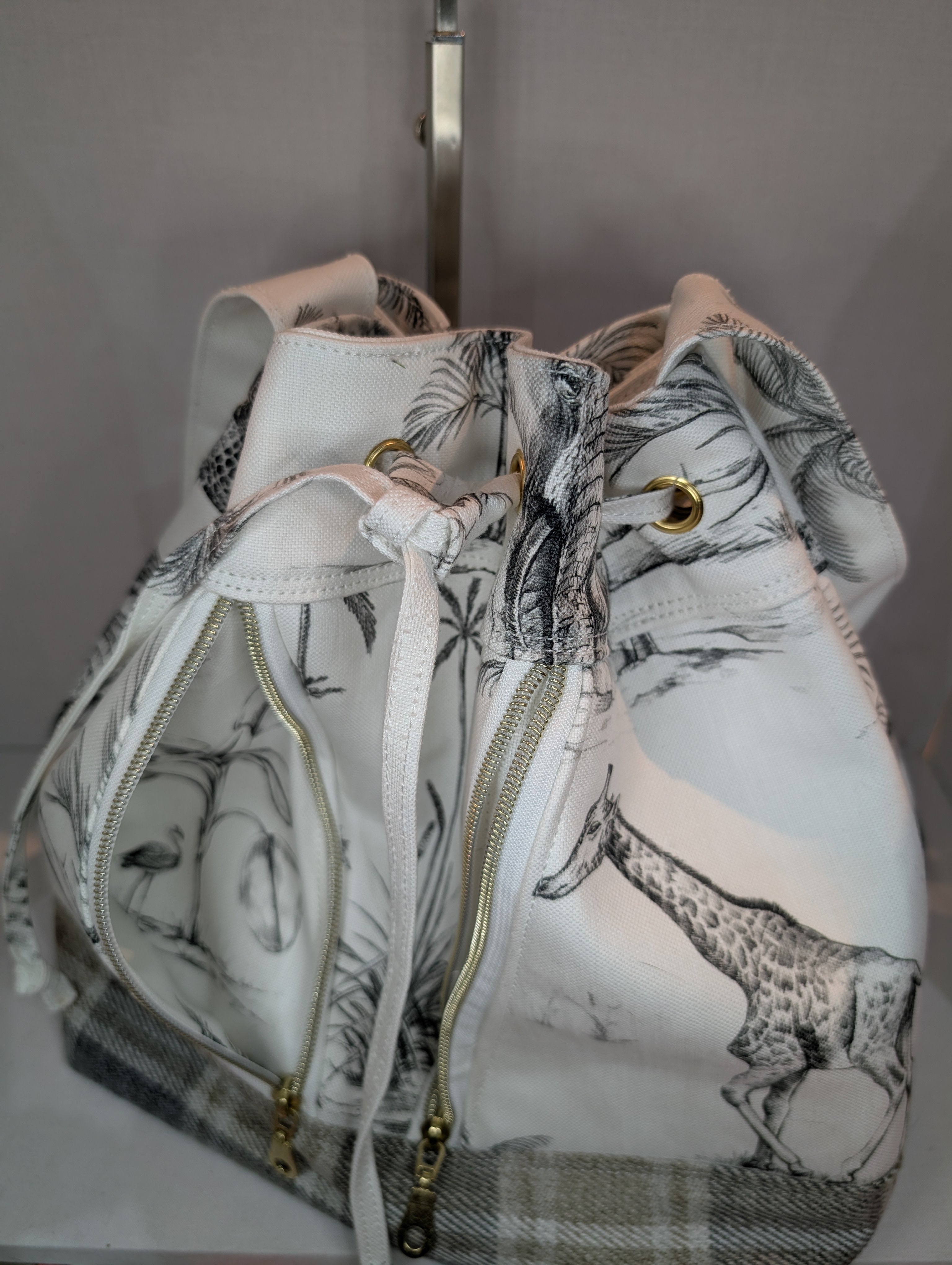 Deyon Bucket Bag