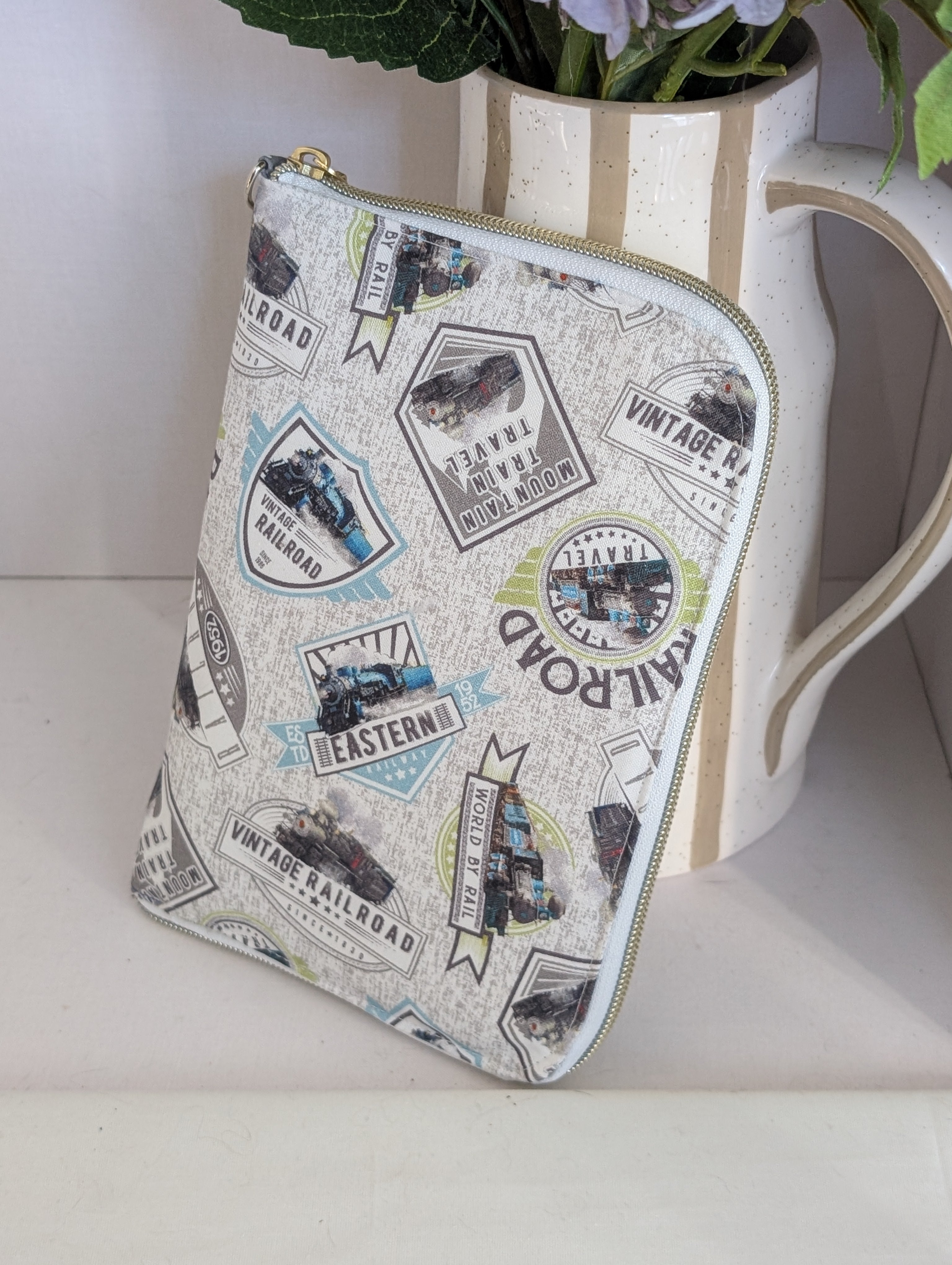 Jetset Travel Wallet – Stylish, Secure & Ready for Adventure