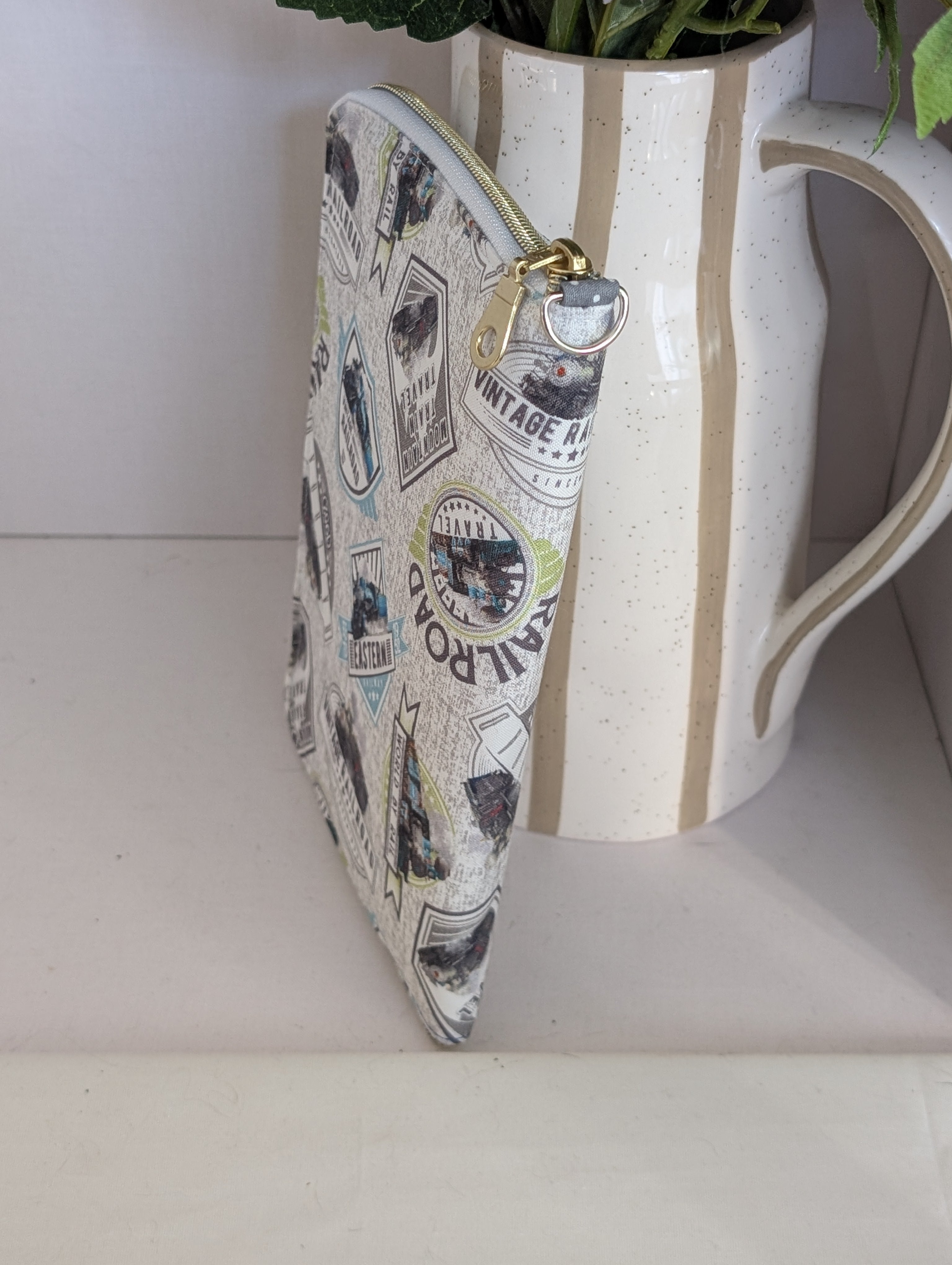 Jetset Travel Wallet – Stylish, Secure & Ready for Adventure