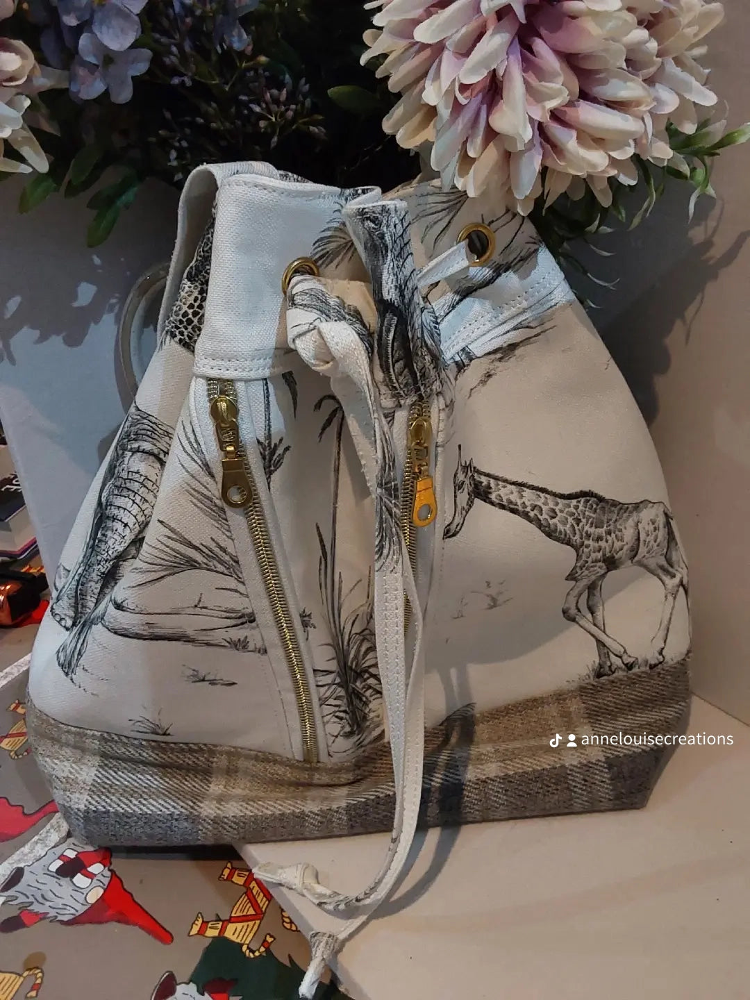 Deyon Bucket Bag