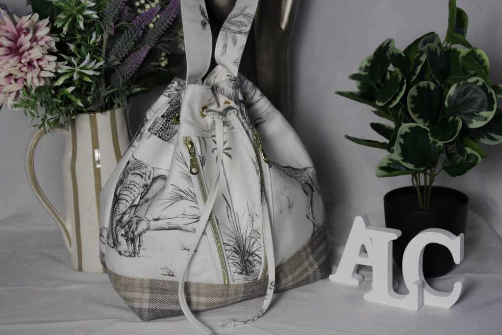 Deyon Bucket Bag