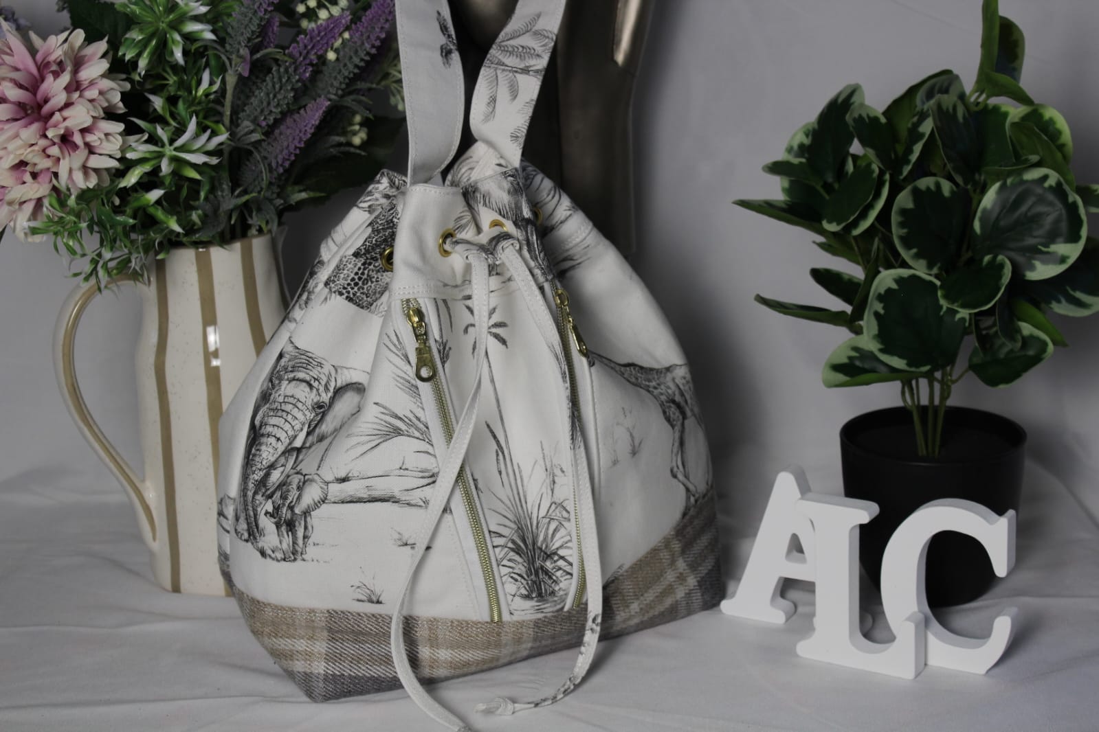 Deyon Bucket Bag