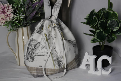 Deyon Bucket Bag