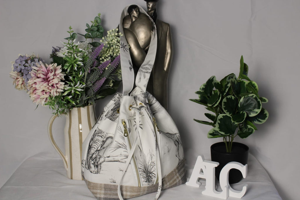 Deyon Bucket Bag