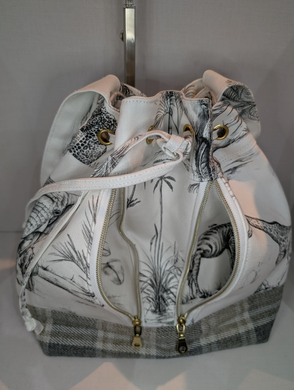 Deyon Bucket Bag